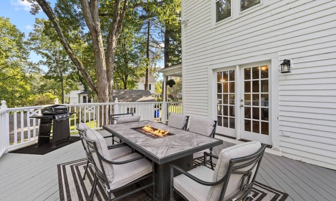 West Hartford House | Prime West Hartford Center Location: Historic Gem