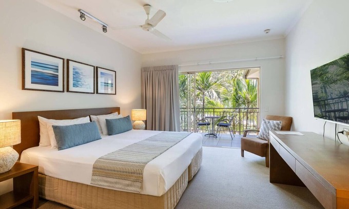 Palm Cove Apartment | Primrose at Amphora Resort Breezy Beachfront Bliss