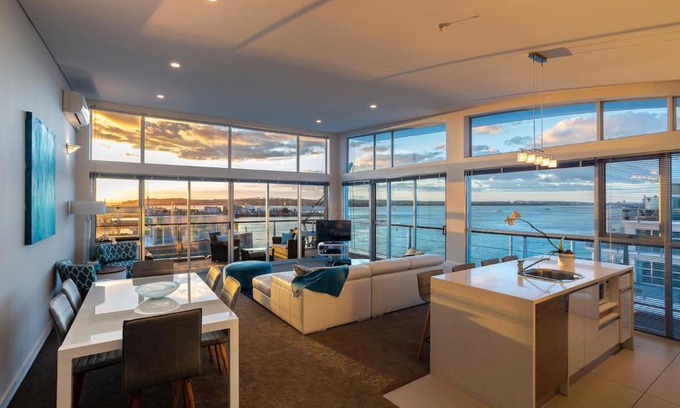 Auckland Central Business District Apartment | Princes Wharf's truly stunning North-West Loft