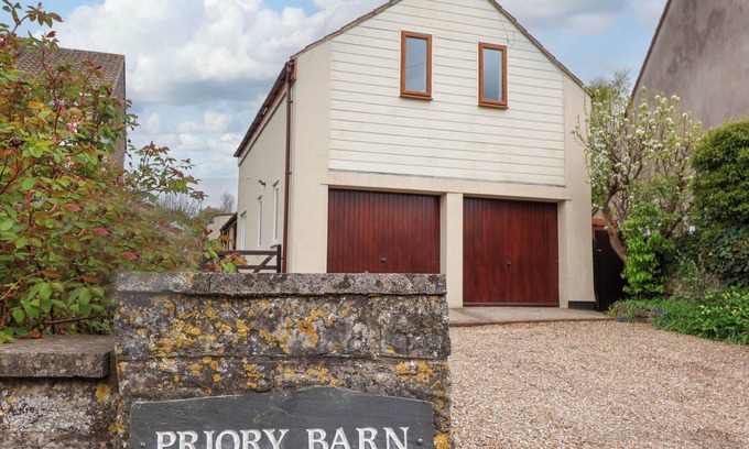 Street Cottage | PRIORY BARN APARTMENT, pet friendly, with a garden in Street