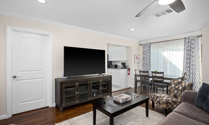 Fresno House | Pristine 3B/1Bth, EasyA to US99 and Nat'l Parks
