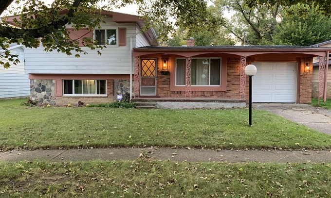 Flint House | Pristine Clean and Sanitized Home Away From Home