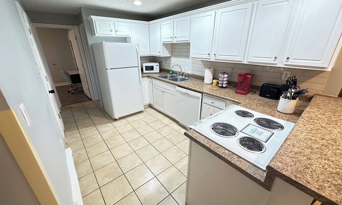 Franklin Apartment | Pristine Hideaway: 2 bedroom apartment with washer/drier in Franklin