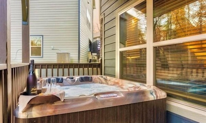 Sevierville Cabin | Pristine & Inviting home away from home! EZ Parking, Close to everything! Dog Ok