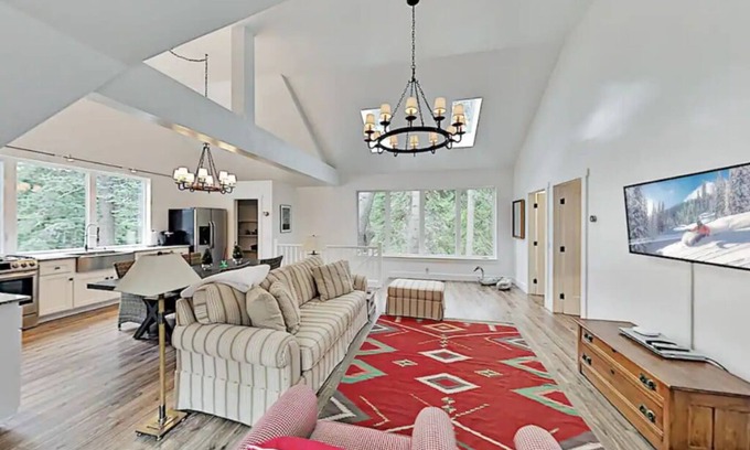 Skyforest House | Pristine Wooded Getaway/Near Sky Park