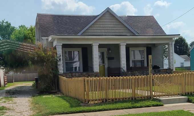 Owensboro Apartment | Private 1 bdrm apartment in the heart of the city. Pet friendly.