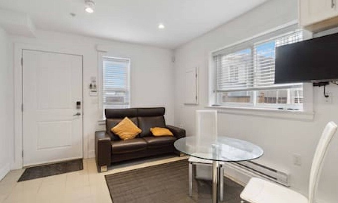 East Side House | Private 1BR Laneway Home!