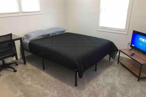 Woodbridge Apartment | Private 2-bed house with free parking and 15-min walk to direct NYC Manhattan train