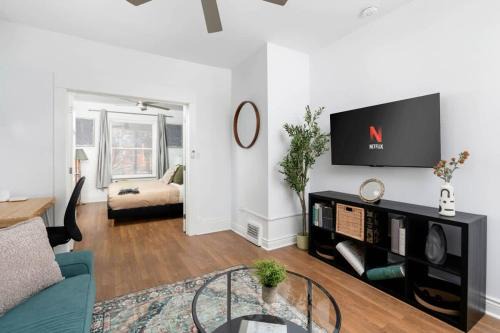 Brockton Village House | Private 2 Storey Home with 3BR-2BA by Queen West