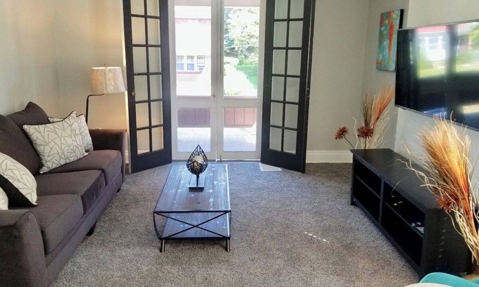Brighton Heights Apartment | Private 3 bdrm Apt. Spacious, Clean and Convenient