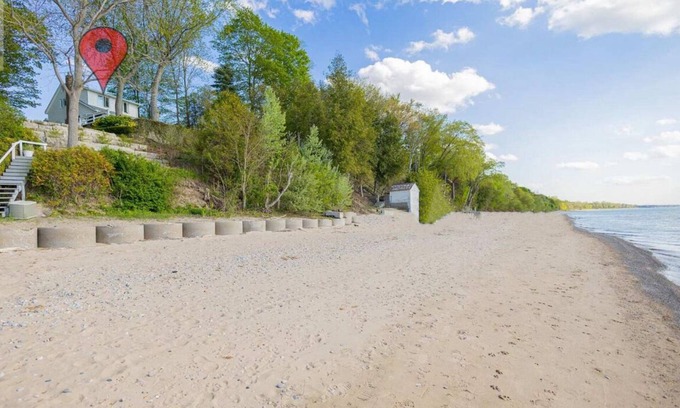 Dashwood Cottage | Private 4 Bed, 2 Bath Lakefront Home on Lake Huron - Sleeps 12!