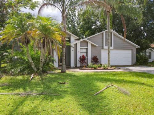 Poinciana House | Private 4BR villa with Screened in pool large yard