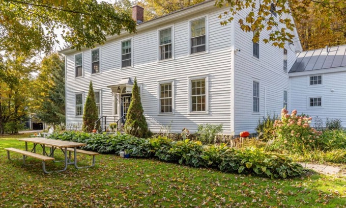 Bread Loaf Bed & Breakfast | Private 6-Room Vermont Inn for Groups – Daily Breakfast & Local Beers and Wines