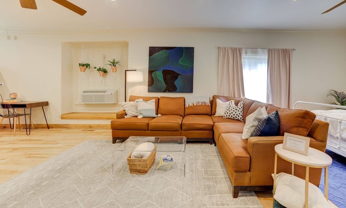 Maple Ridge Apartment | Private Apartment with pool, 5 min to downtown