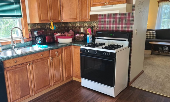Reedsville Apartment | Private apt approx 20 from Sabraton/Morgantown & 30 mins from Stadium/Evansdale