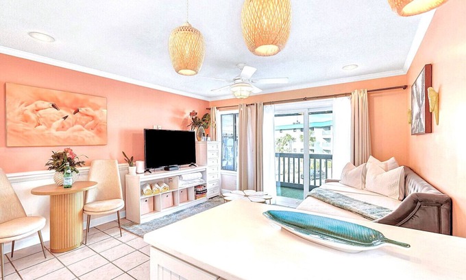 Tybee Island Condo | Private Balcony - Pickle Ball - Beach and Pool