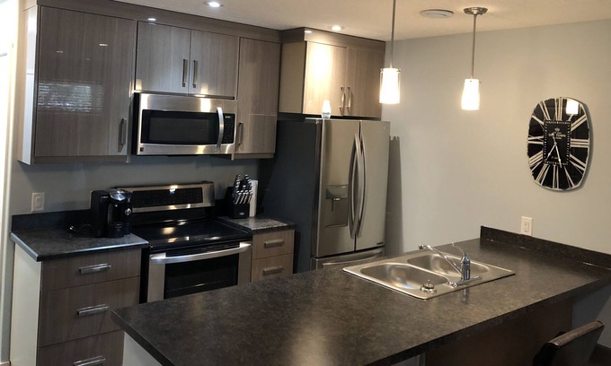 Regina House | Private Basement suite near Wascana lake