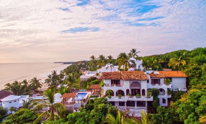 Punta de Mita House | Private Beach- Amazing Surf- Pool -Staff - Gated Home- Suburban & Chef Available
