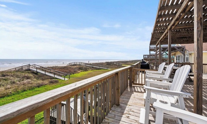 Freeport House | Private Beach Walkover, Sunset Views & Room to Gather