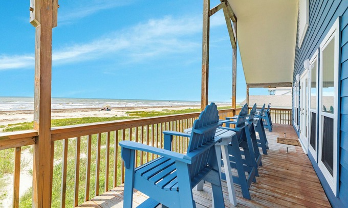 Galveston House | Private Beachfront Home w/Open Plan - Steps from Sand & Surf