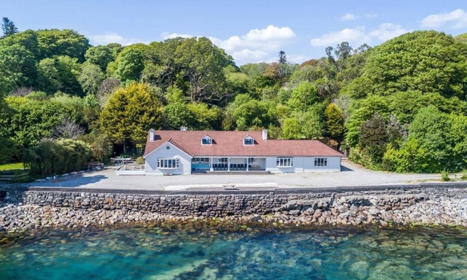 Ardnatrush House | Private beachfront property set on 20 acres of exotic gardens