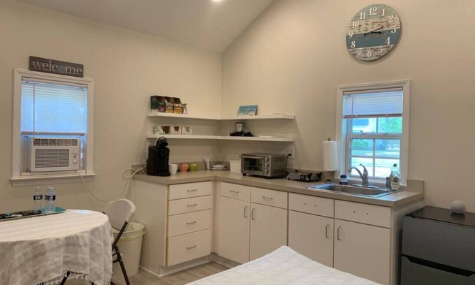 Winterville Cottage | Private Beachy Tiny Home