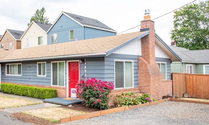 Beaverton House | Private Beautiful 2 Bedroom Units w/FAST FREE WIFI