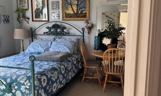 Salinas House | Private Bedroom in Safe, Quiet neighborhood, mature couple hosts