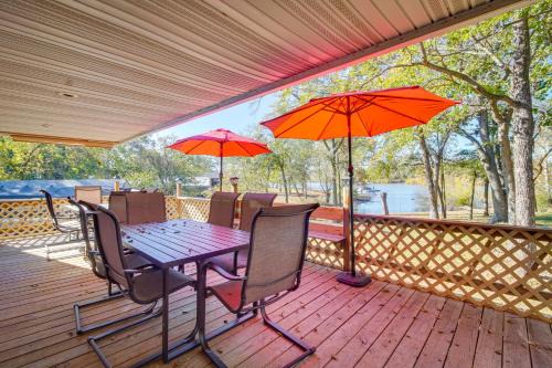 Grove House | Private Boat Dock Family-Friendly Grove Getaway