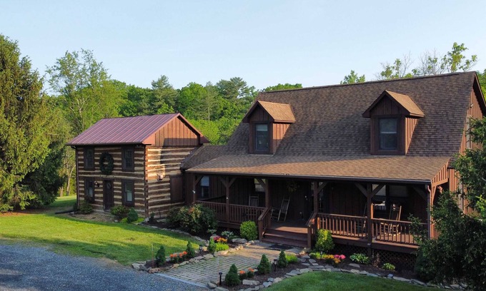 Front Royal Cabin | Private Cabin Retreat | Hot Tub, Game Room, & More