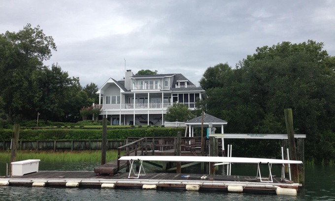 Ogden House | Private dock on the Waterfront “Maison Blanc": ICW/Figure 8: sleeps 10