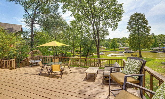 Eustace Cottage | Private Dock: Waterfront Cedar Creek Lake Home