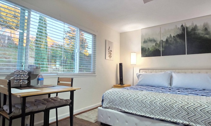 Vallejo House | Private Entrance, King Sze Bed,Luxurious Shower