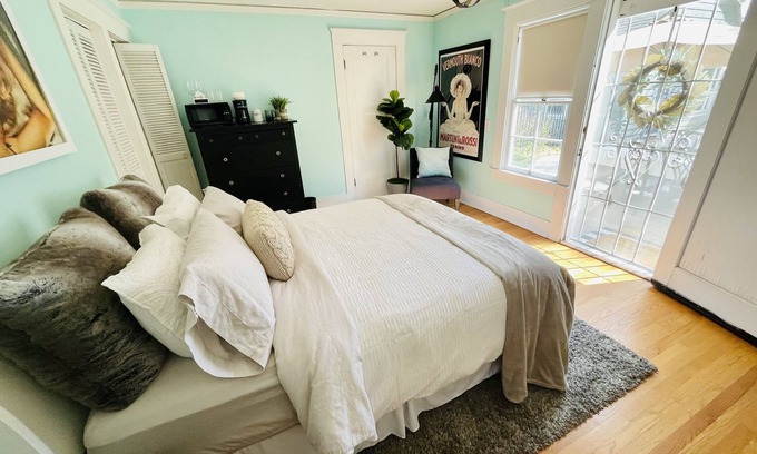 Fresno House | Private entrance with pool Mother-in-law Suite