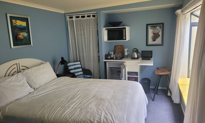 Collingwood Apartment | Private entry. En-suite bath, smart tv, fridge,microwave, toaster and coffee