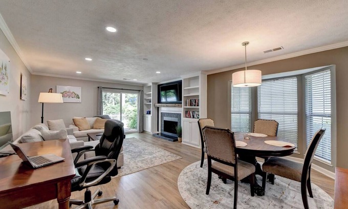 Alpharetta House | Private Escape - Dine in downtown Alpharetta/shop at Avalon, Walk to Downtown Alpharetta in 9 minute