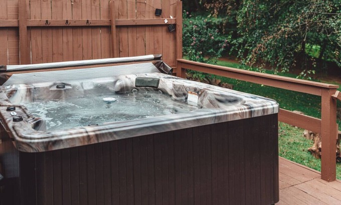 Rockbridge House | Private Forest Cabin | King Bed & Hot Tub Hideaway
