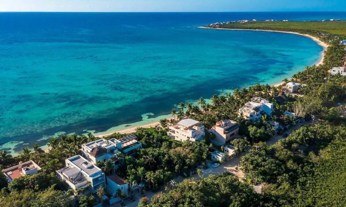 Soliman Bay Cabin | Private garden view casita, perfect for a couple, beach access, AC and WiFi!