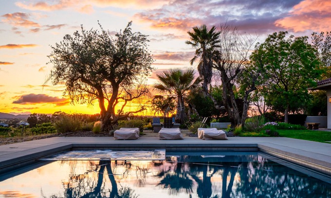 Paso Robles House | Private guest house on 40 acres with pool, spa, & game room
