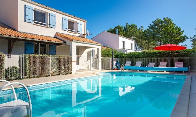 La Tranche-sur-Mer Villa | Private Heated Pool, Free Wifi, 10 minutes Stroll to Fantastic Beach