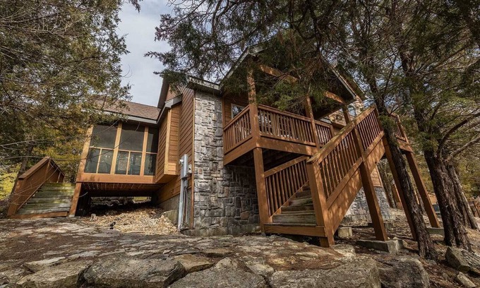 Branson West House | Private Home in StoneBridge Resort - Two Master Suites, Full Kitchen, Screened Porch, Grill