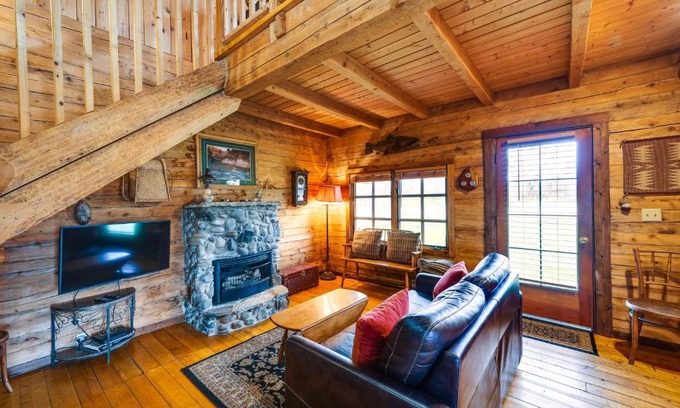 Sequim House | Private Hot Tub Blue Sky Cabin in Sequim