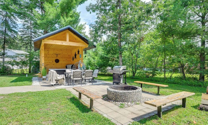Friendship House | Private Hot Tub, Deck! Group Getaway in Friendship