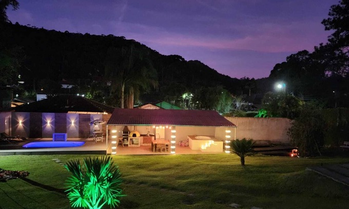 Albuquerque House | Private house with swimming pool, heated spa, gym and fire place!