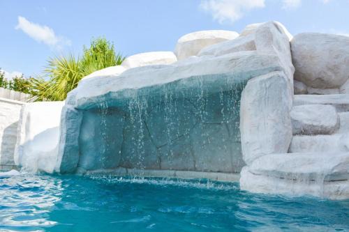 Tomball House | Private Houston Oasis Waterfall Pool Jacuzzi