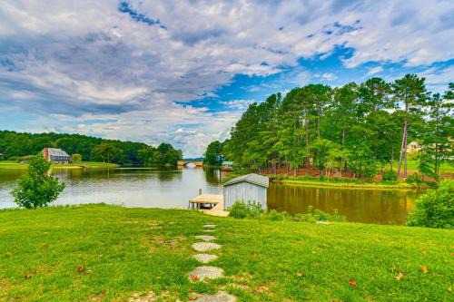 Roanoke Rapids House | Private Island Getaway in Roanoke Rapids with Grill!