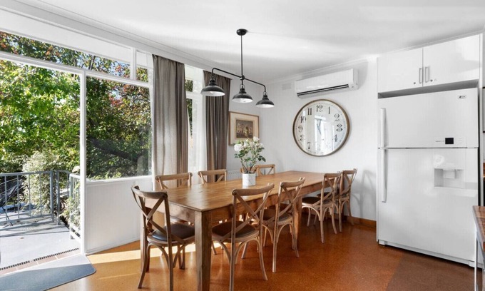 Highett House | Private king guest suite w/free parking