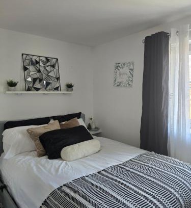 Spencers Wood House | Private kingsize room