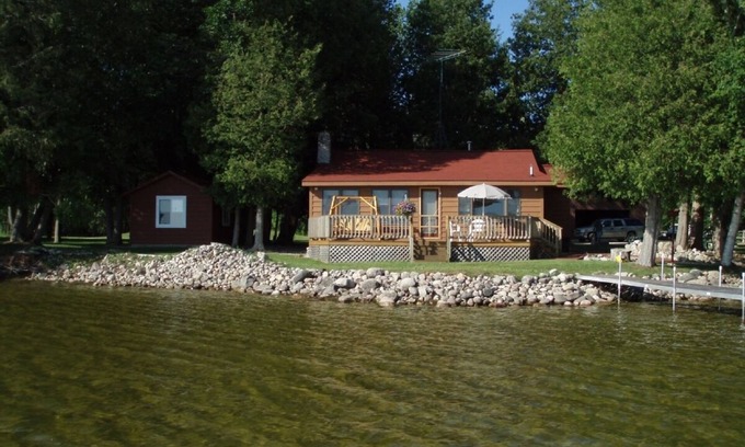 Cheboygan Cottage | Private Lakefront, Winter Wonderland