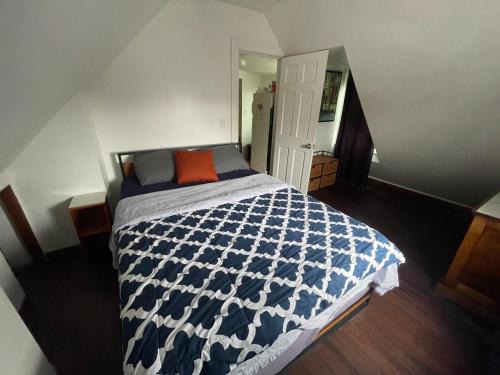 Queens Apartment | Private Loft 5 min away from LGA